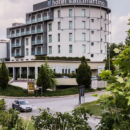 Hsm San Martino מלון Garbagnate Monastero