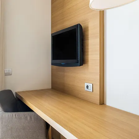 Hsm San Martino מלון Garbagnate Monastero