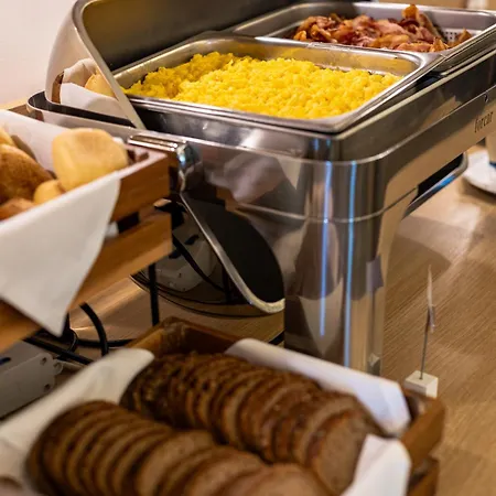 Hsm San Martino מלון Garbagnate Monastero