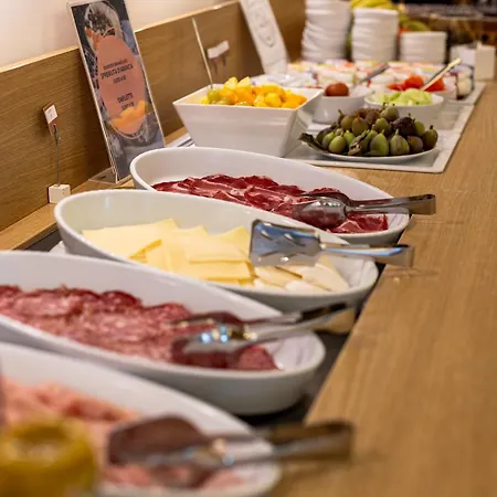 Szálloda Hsm San Martino Garbagnate Monastero